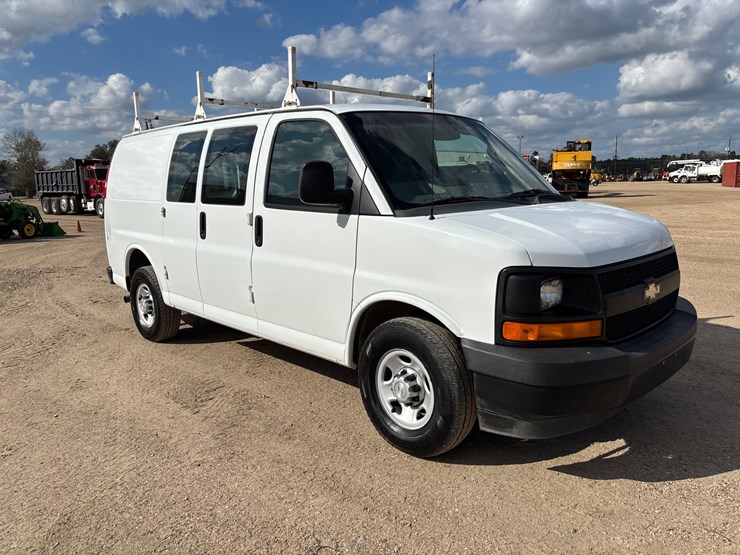 2016-gmc-3500-image-2