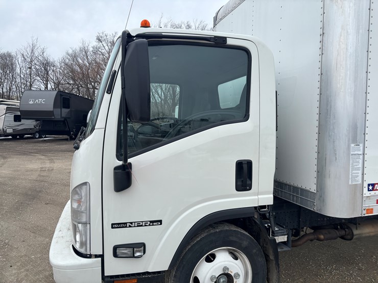 2021-isuzu-npr-hd-image-8