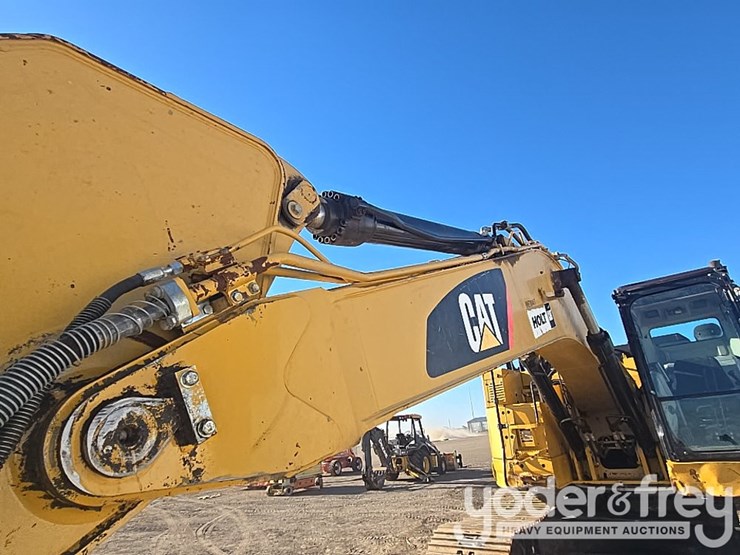 2016-caterpillar-335fl-image-41