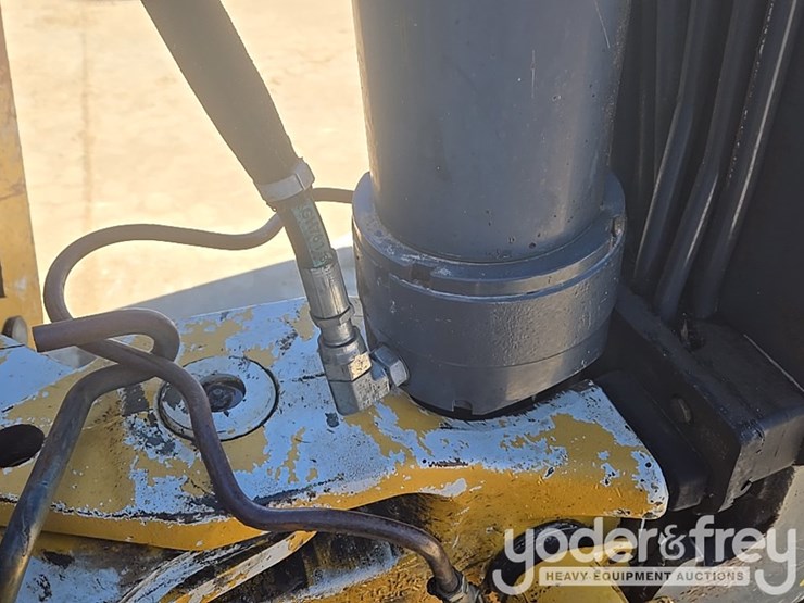 2010-deere-310sj-image-44