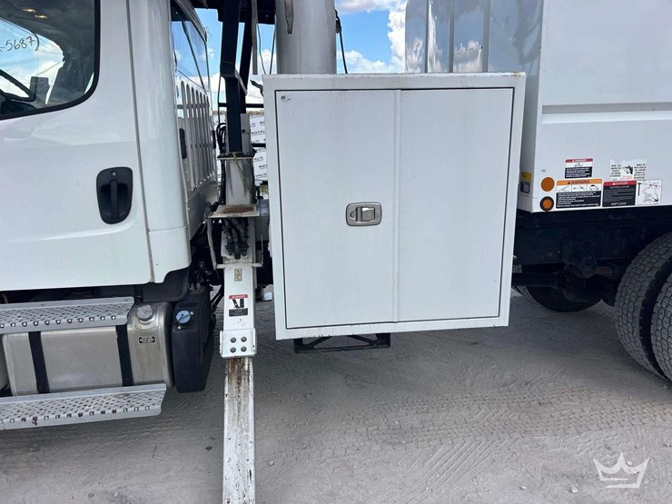 2020-freightliner-m2-106-image-16