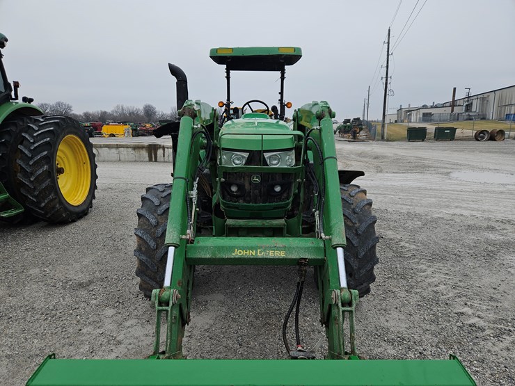2017-john-deere-6110m-image-4