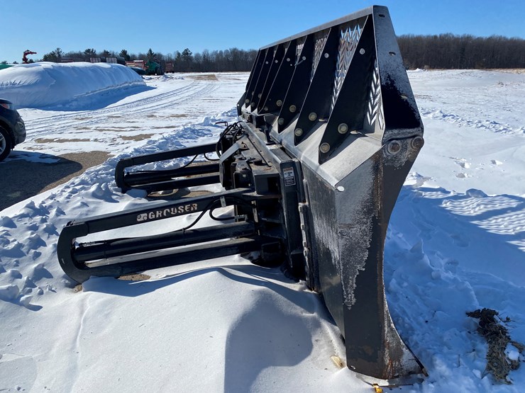 2011-new-holland-390-image-42