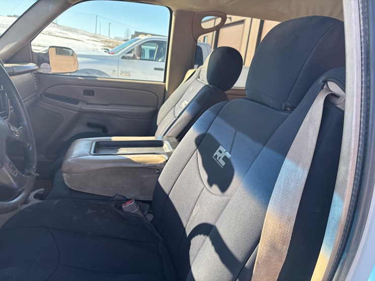 2005-chevrolet-2500-image-37