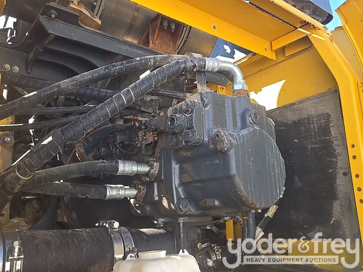 2013-komatsu-pc490-lc-10-image-53
