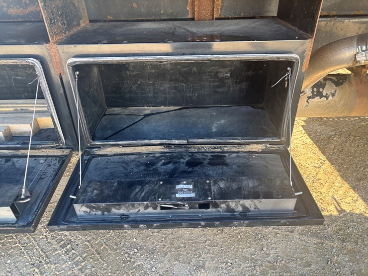 2005-sterling-lt8500-image-46