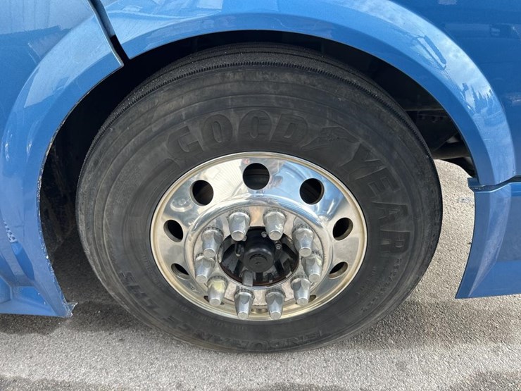 #2231-•-2016-volvo-vnl-sleeper-cab-semi-image-64