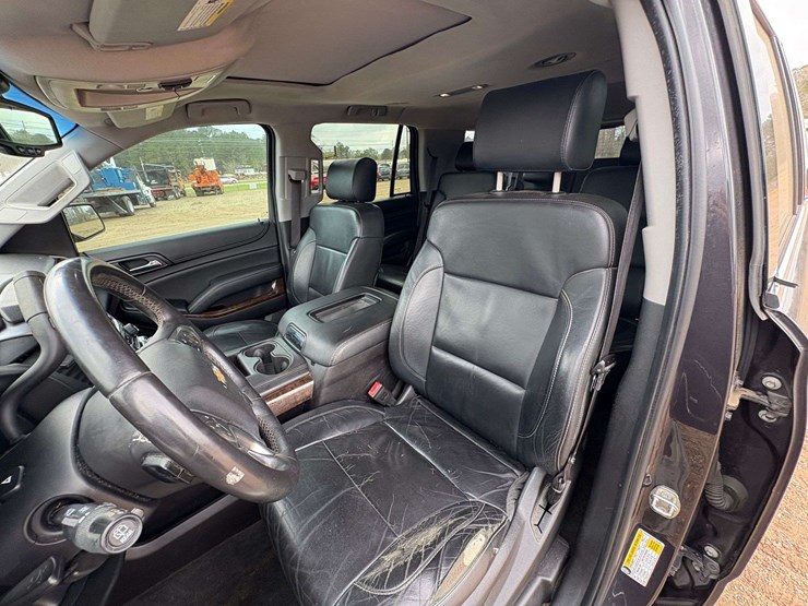 2015-chevrolet-tahoe-lt-image-14