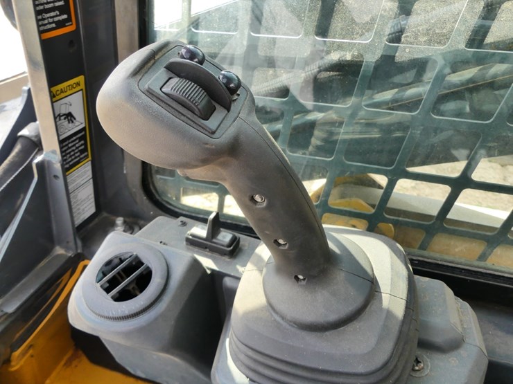 2023-deere-317g-image-10