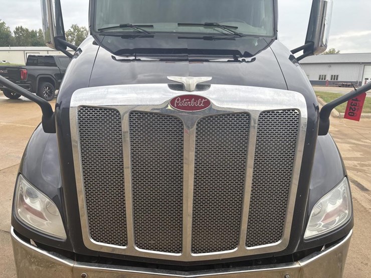 2019-peterbilt-579-image-16