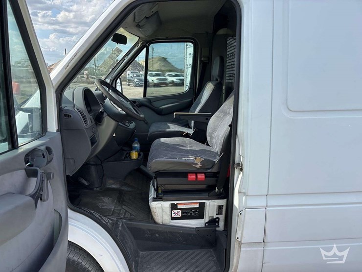 2004-dodge-sprinter-2500-image-17