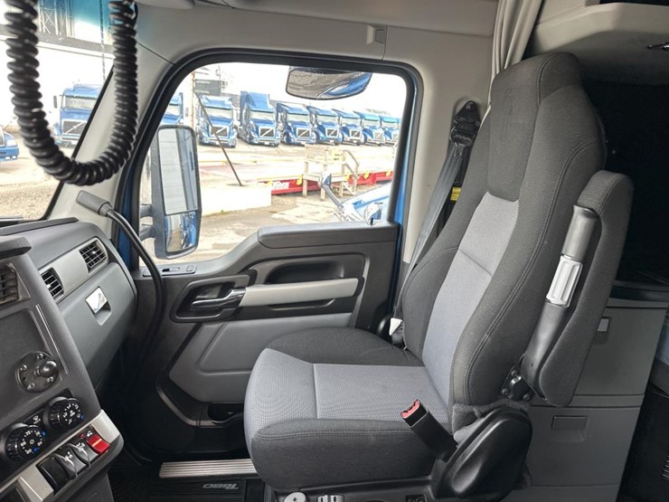 2022-kenworth-t680-image-46