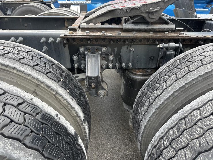 2022-volvo-10-image-39