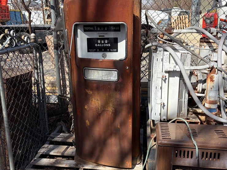 #13-•-bennet-gas-pump-image-4