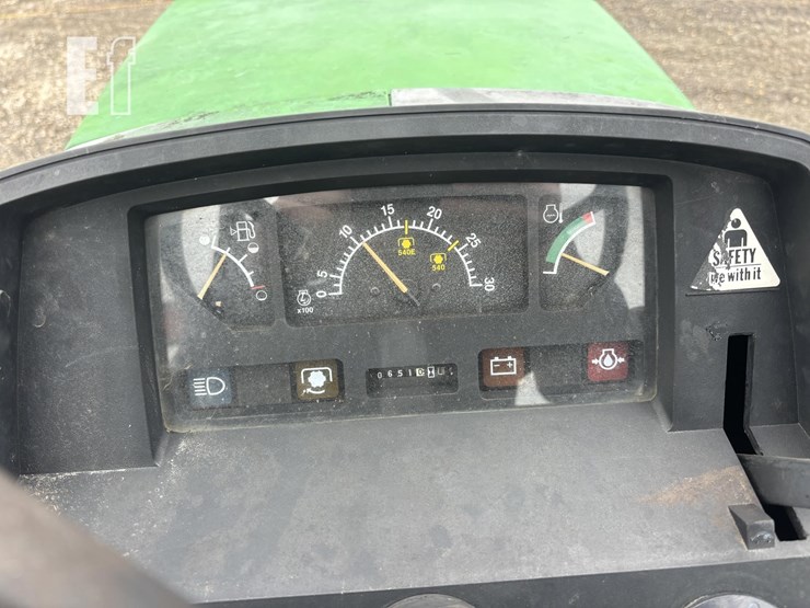 1997-john-deere-5200-image-9