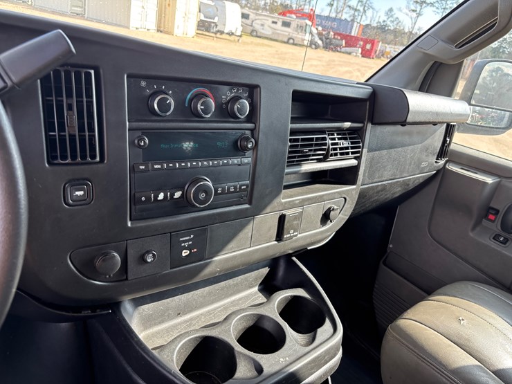 2016-gmc-3500-image-16