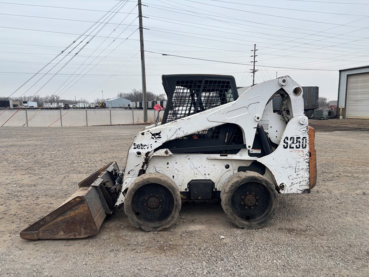 bobcat-s250-image-2