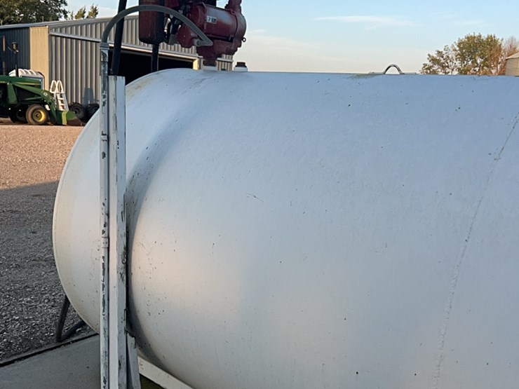 2000-gallon-fuel-tank-with-fill-rite-heavy-duty-high-output-pump-image-39