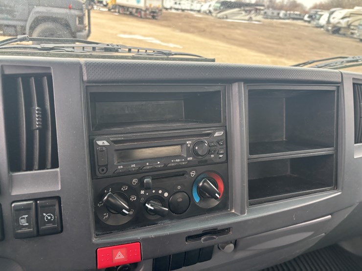 2021-isuzu-npr-hd-image-23