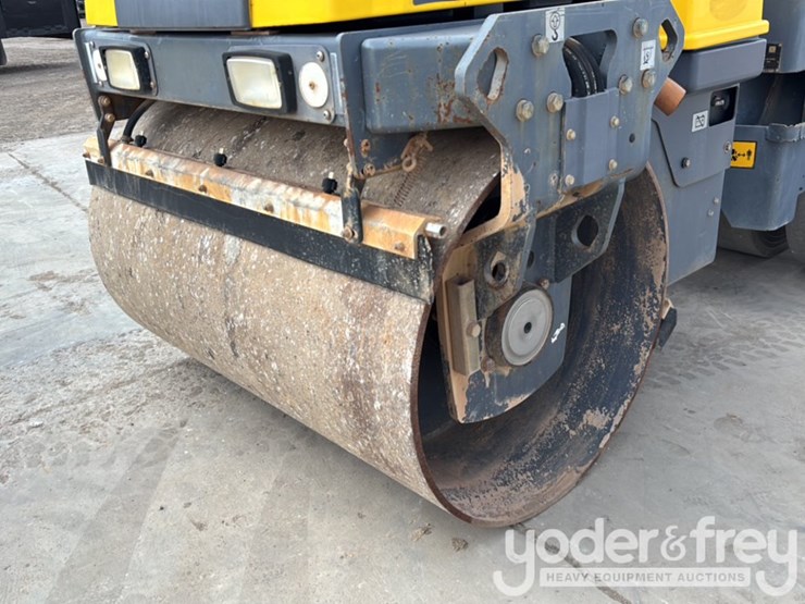 2017-dynapac-cc1300c-image-9