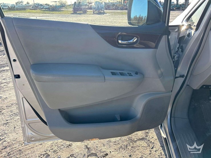 2017-nissan-quest-image-11