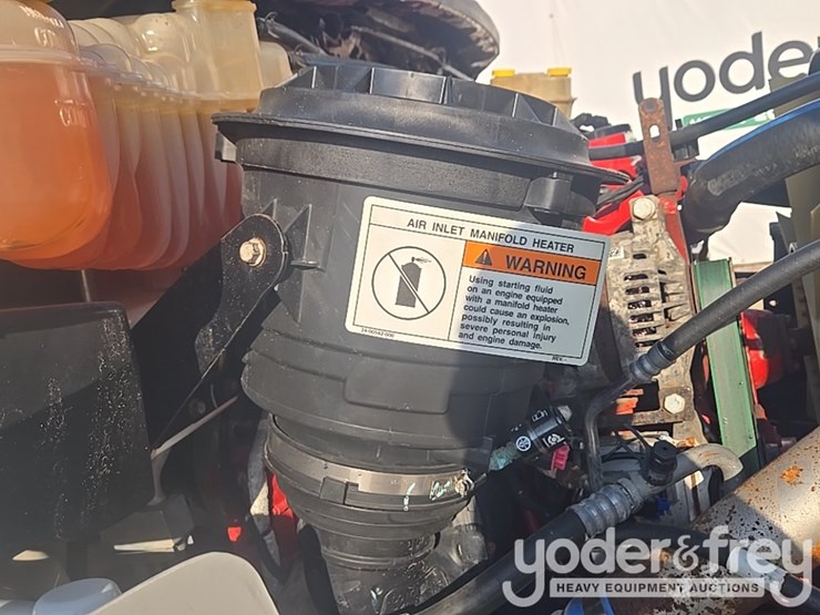 2020-freightliner-m2-106-image-43