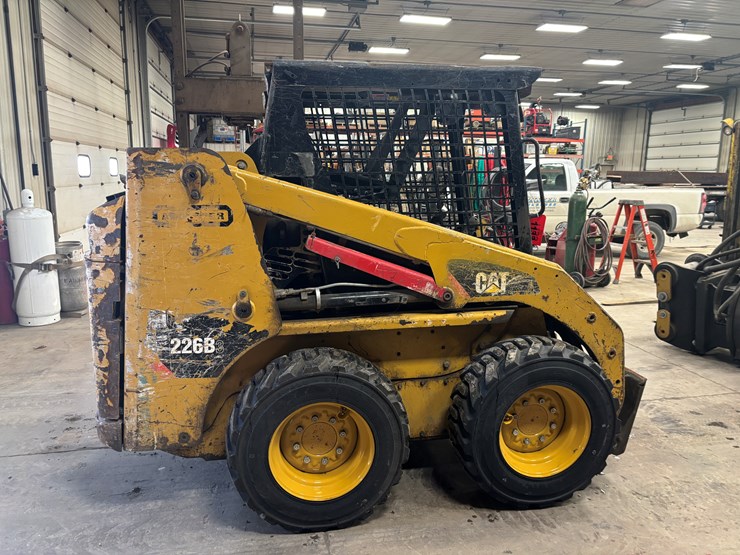 2013-caterpillar-226b3-image-5