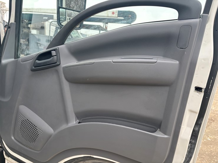 2021-isuzu-npr-hd-image-20