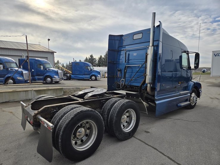 2001-volvo-10-image-5