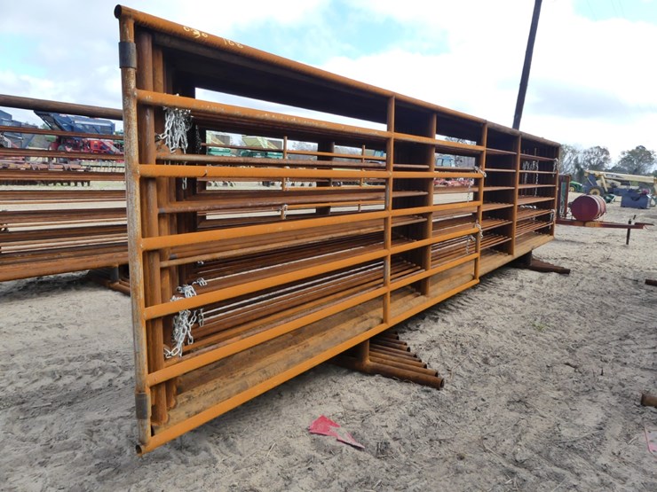 (10)-free-standing-24'-cow-panels-w/1-gate-image-2