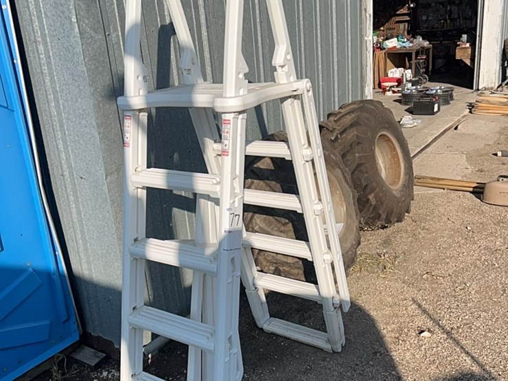 double-sided-ladder,-heavy-duty-plastic-image-3