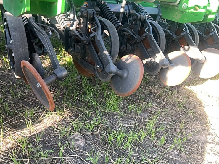 2018-john-deere-1910-image-142