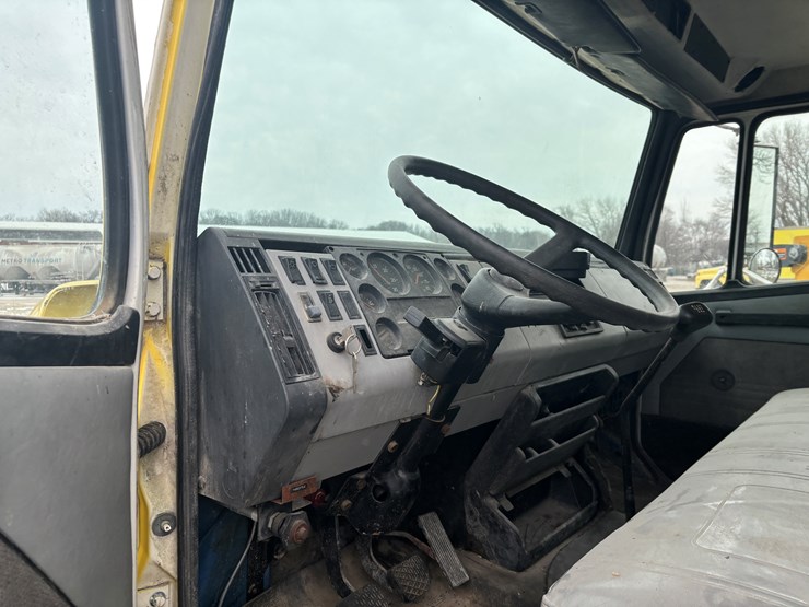 #2269-•-1992-freightliner-box-truck-image-19