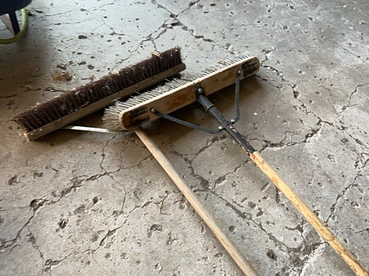 (2)-good-pushbrooms-image-5