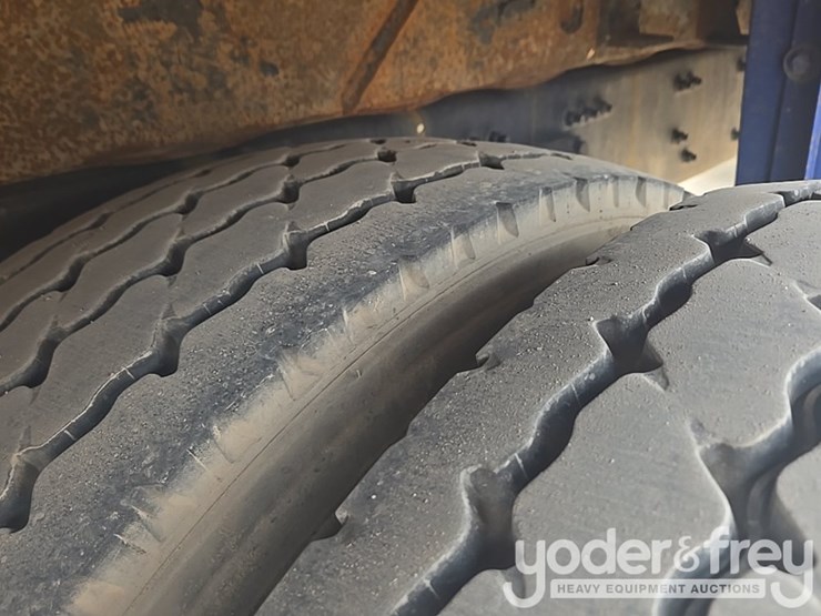 2021-freightliner-m2-106-image-47