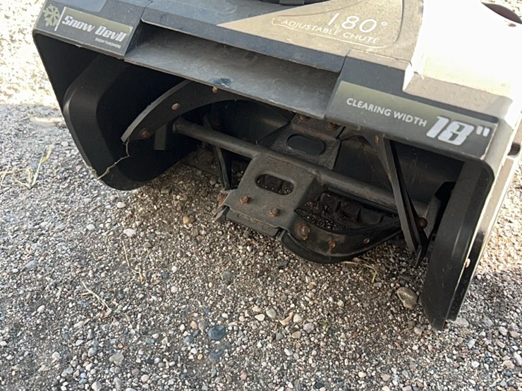 electric-snowblower-image-19