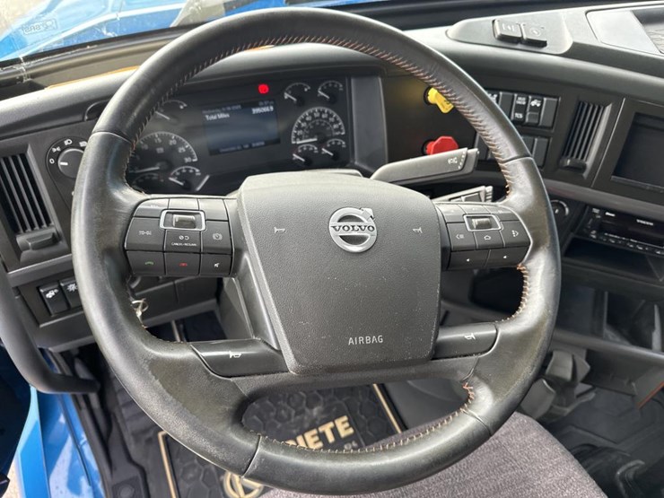 2022-volvo-10-image-43