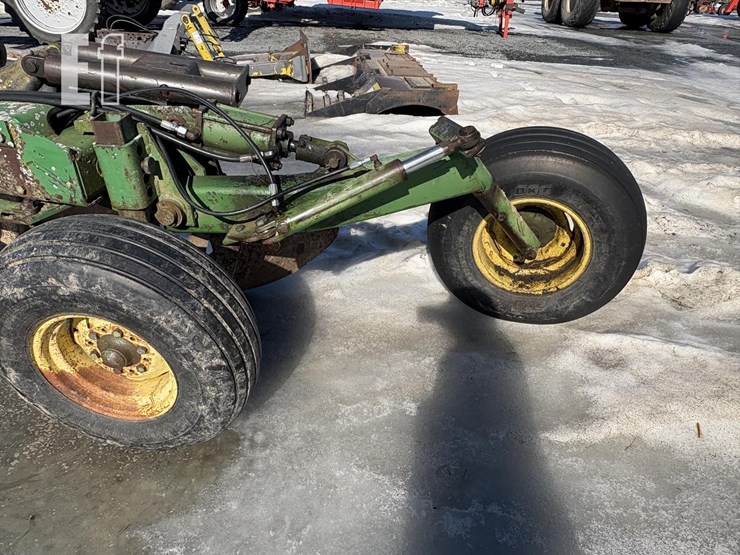 john-deere-820-image-9