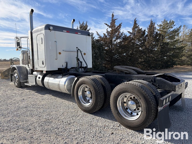 2013-peterbilt-388-image-7