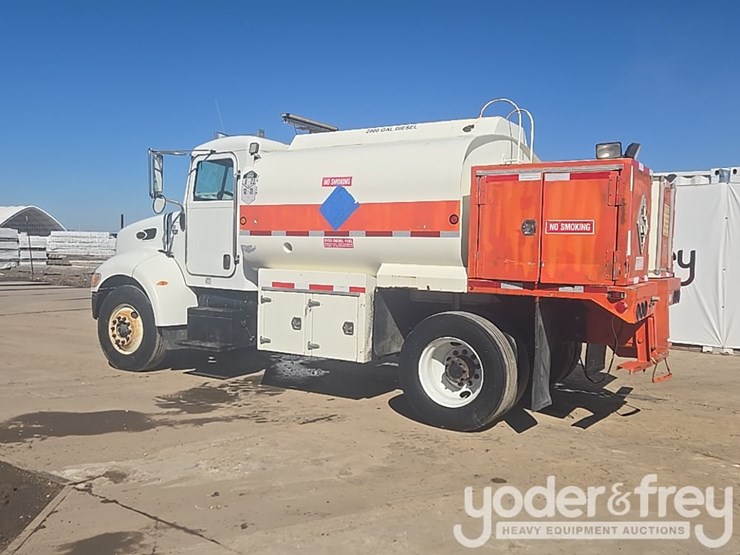 2009-peterbilt-335-image-3