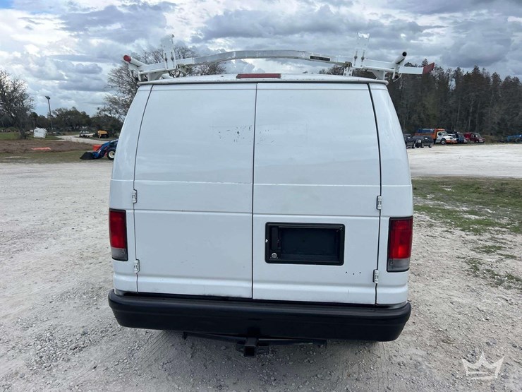 2014-ford-cargo-image-22