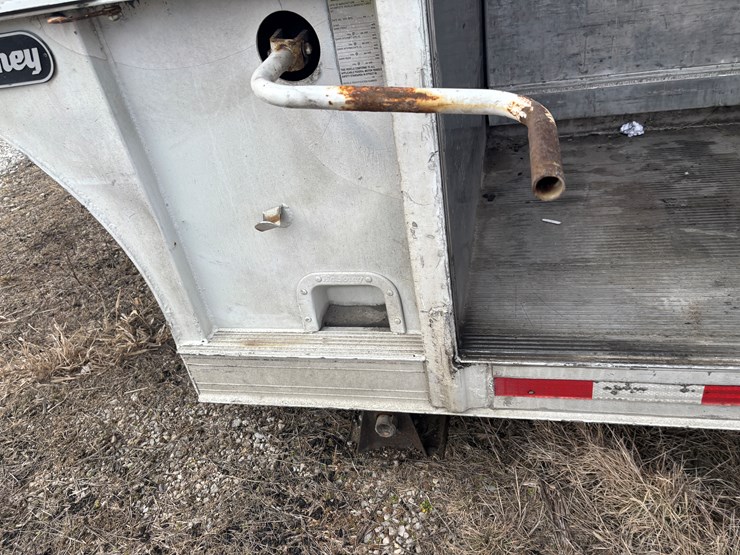 2001-hackney-beverage-trailer-image-36