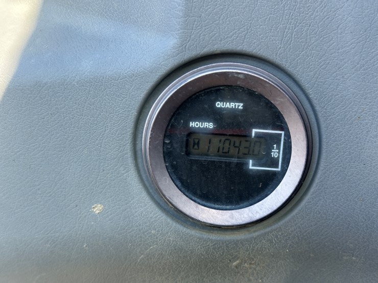 new-holland-eh215-image-46