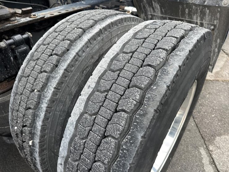 2019-volvo-10-image-63