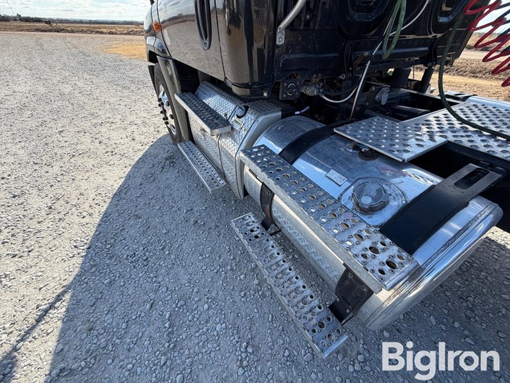 2015-freightliner-cascadia-125-image-10