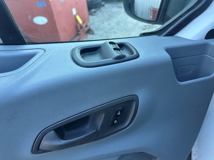 2017-ford-transit-image-40