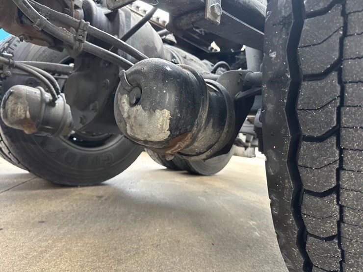 2022-kenworth-t680-image-32