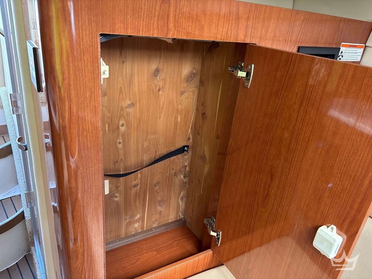 2007-regal-30-express-cruiser-boat-with-t/a-trailer-image-56