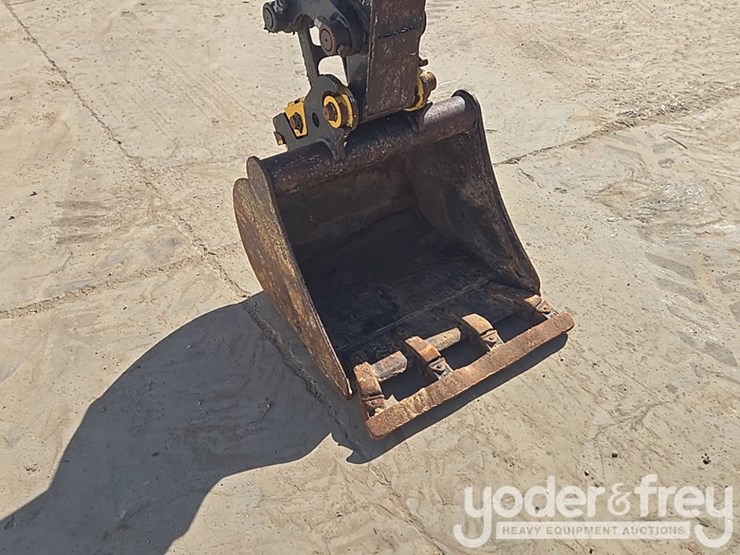 2020-deere-35g-image-26