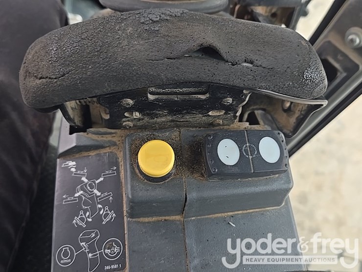 2015-caterpillar-12m3-image-90